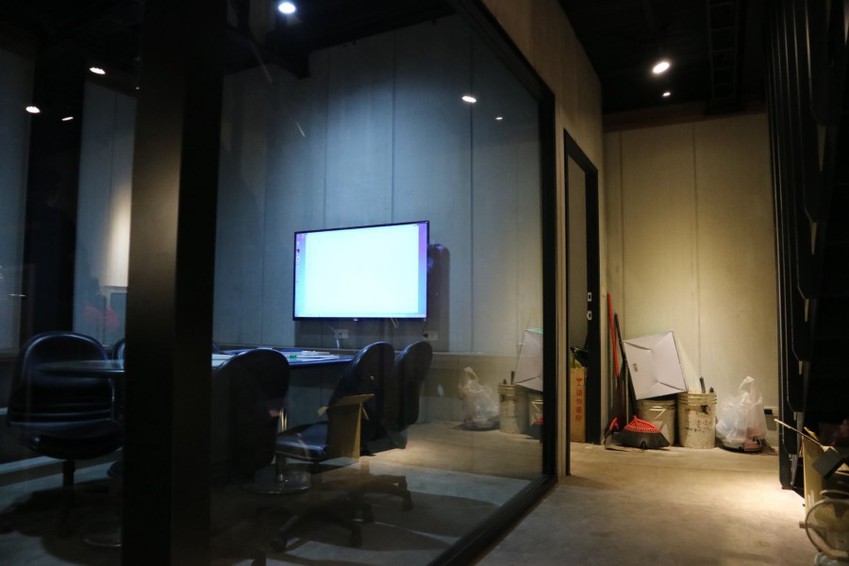 室內裝潢圖片， 簡練工業風辦公空間