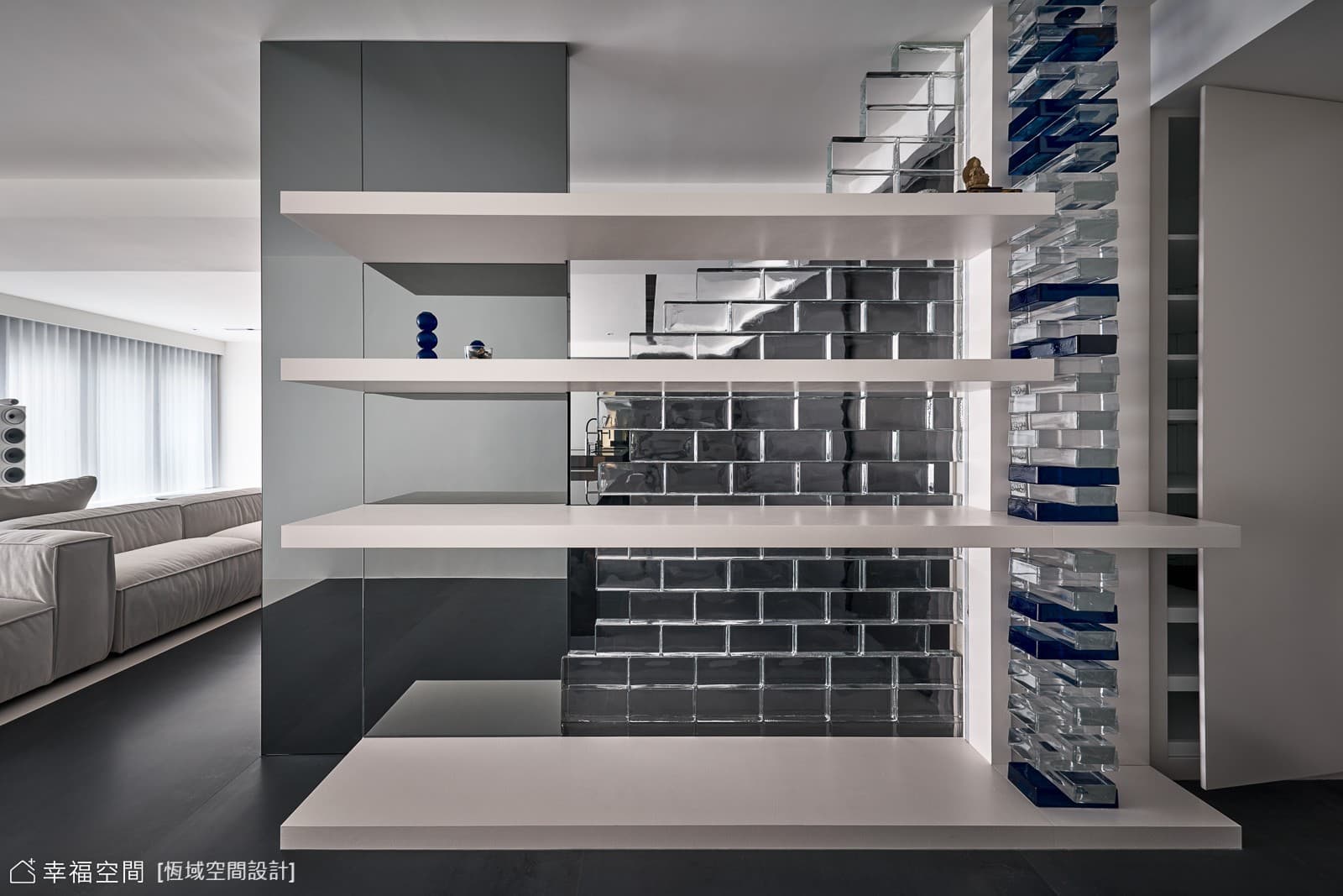 現代風廊道玻璃磚牆