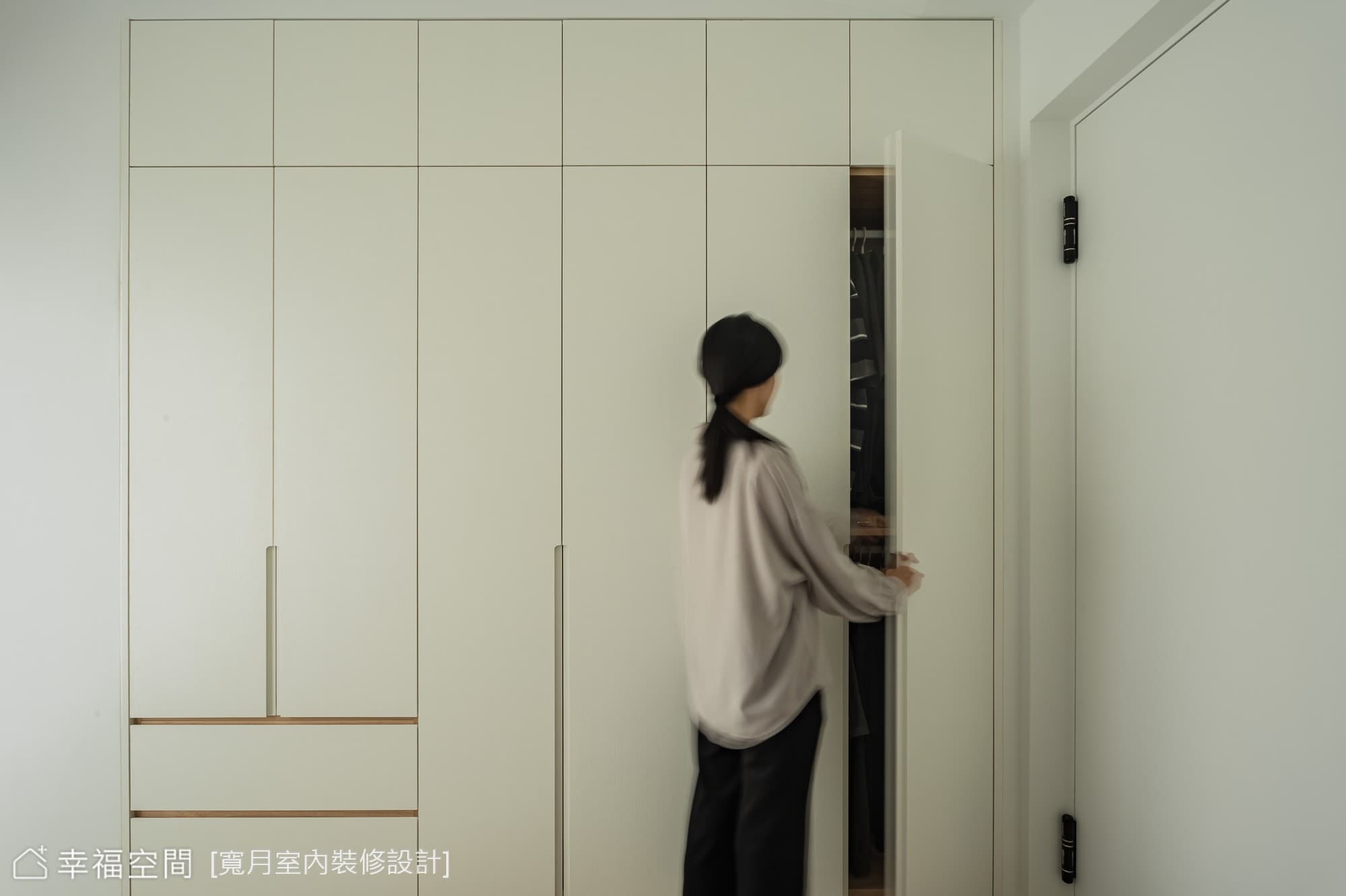 北歐風更衣室木質收納