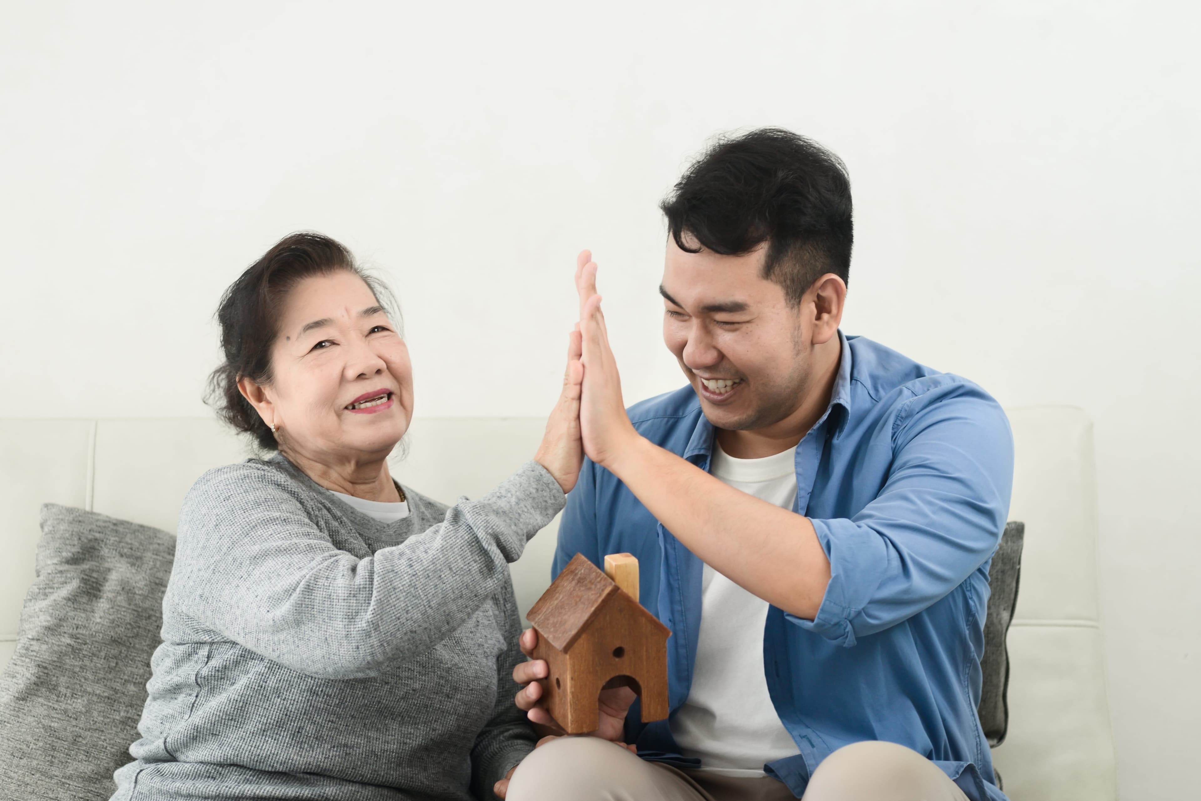 父母給房子，贈與、買賣還是繼承怎麼選？