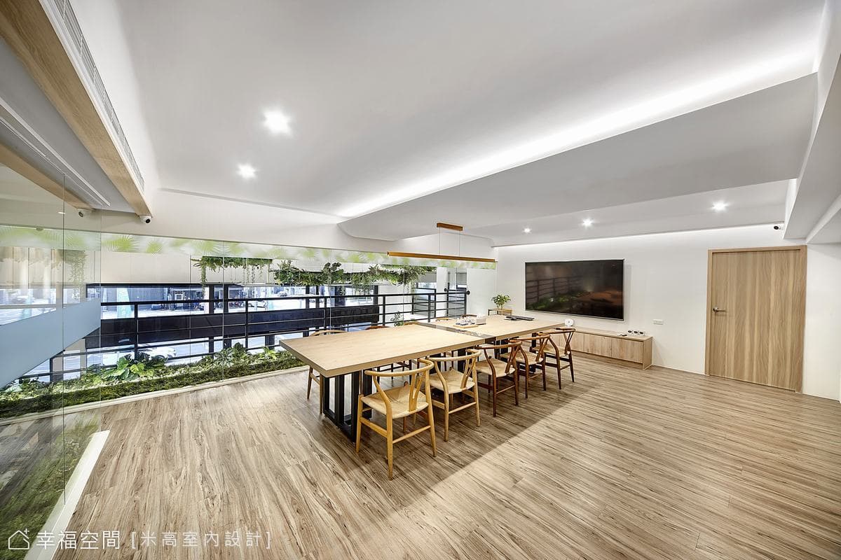 白色簡約 綠意盎然｜日灃建設/接待館｜現代工業混搭風｜90坪