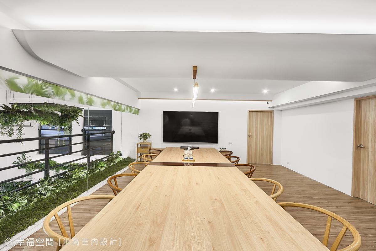 白色簡約 綠意盎然｜日灃建設/接待館｜現代工業混搭風｜90坪