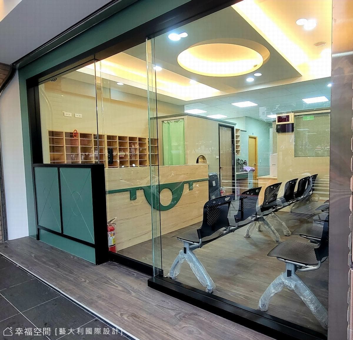 聖康中醫診所│40年老屋翻新 簡約明亮診療空間│25坪