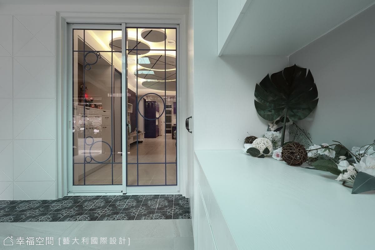 25坪40年老屋大變身 時尚美式「藍主角」